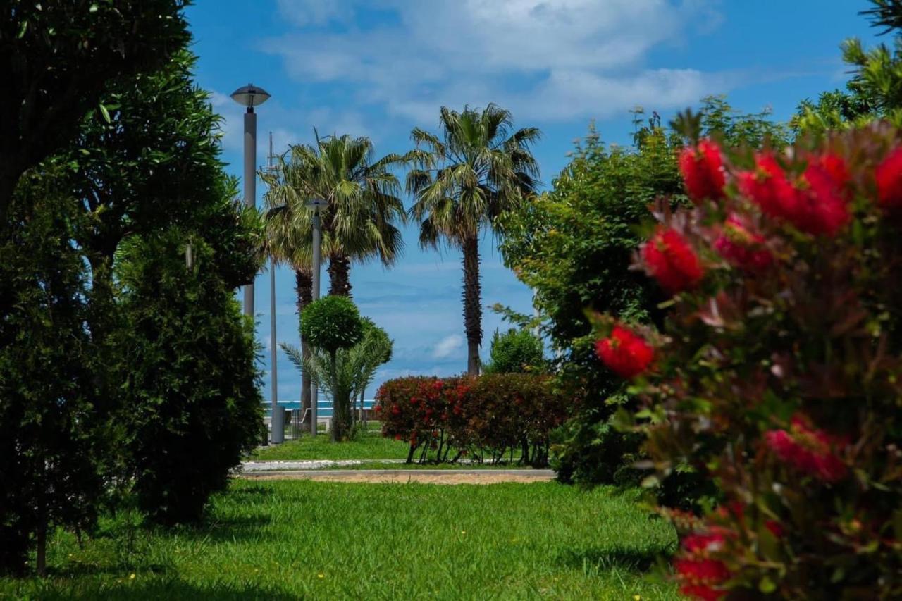 Hotel Orbi City Batumi Exterior photo